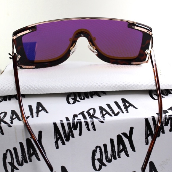 Quay NWT Hold For Applause Tortoiseshell Gold Oversized Sunnies with Case - Picture 9 of 13